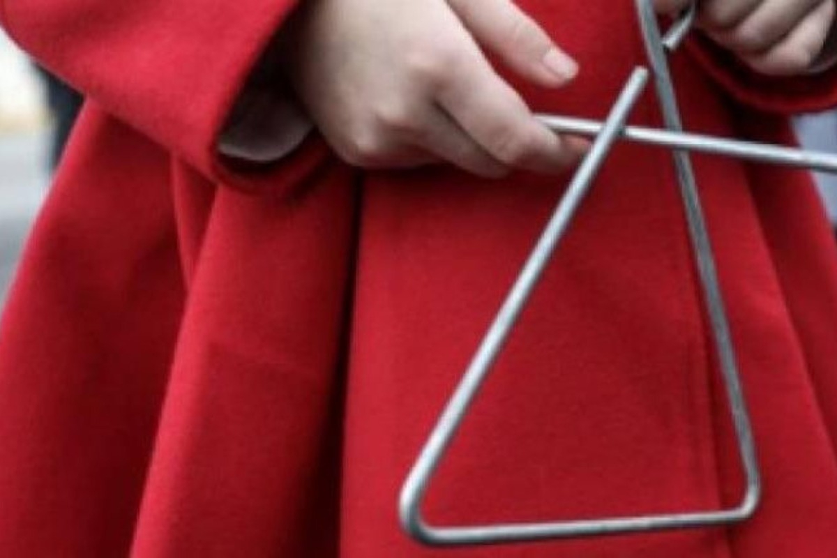 Σοβαρά τραυματισμένη 14χρονη που βγήκε για να πει τα κάλαντα - Όπως περιέγραψε η ίδια έπεσε από πατίνι που εντόπισε ενεργοποιημένο σε πεζοδρόμιο