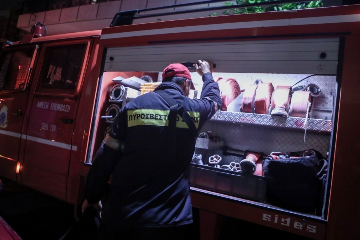 Φωτιά από σόμπα στο Μέτσοβο: Κάηκαν δύο σπίτια, ζημιές υπέστη τρίτο - Κάτοικοι κατήγγειλαν πως έπειτα από έργα για την εγκατάσταση νέου δικτύου ύδρευσης, δεν τοποθετήθηκαν κρουνοί πυρόσβεσης, με αποτέλεσμα να χάνεται πολ