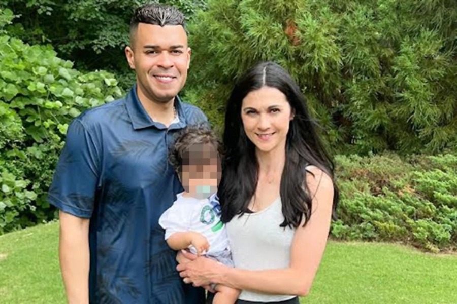 Φριχτό τέλος για αθλητικογράφο και τον σύζυγό της στο σπίτι τους: Ο 3χρονος γιος βρέθηκε σώος κοντά τους