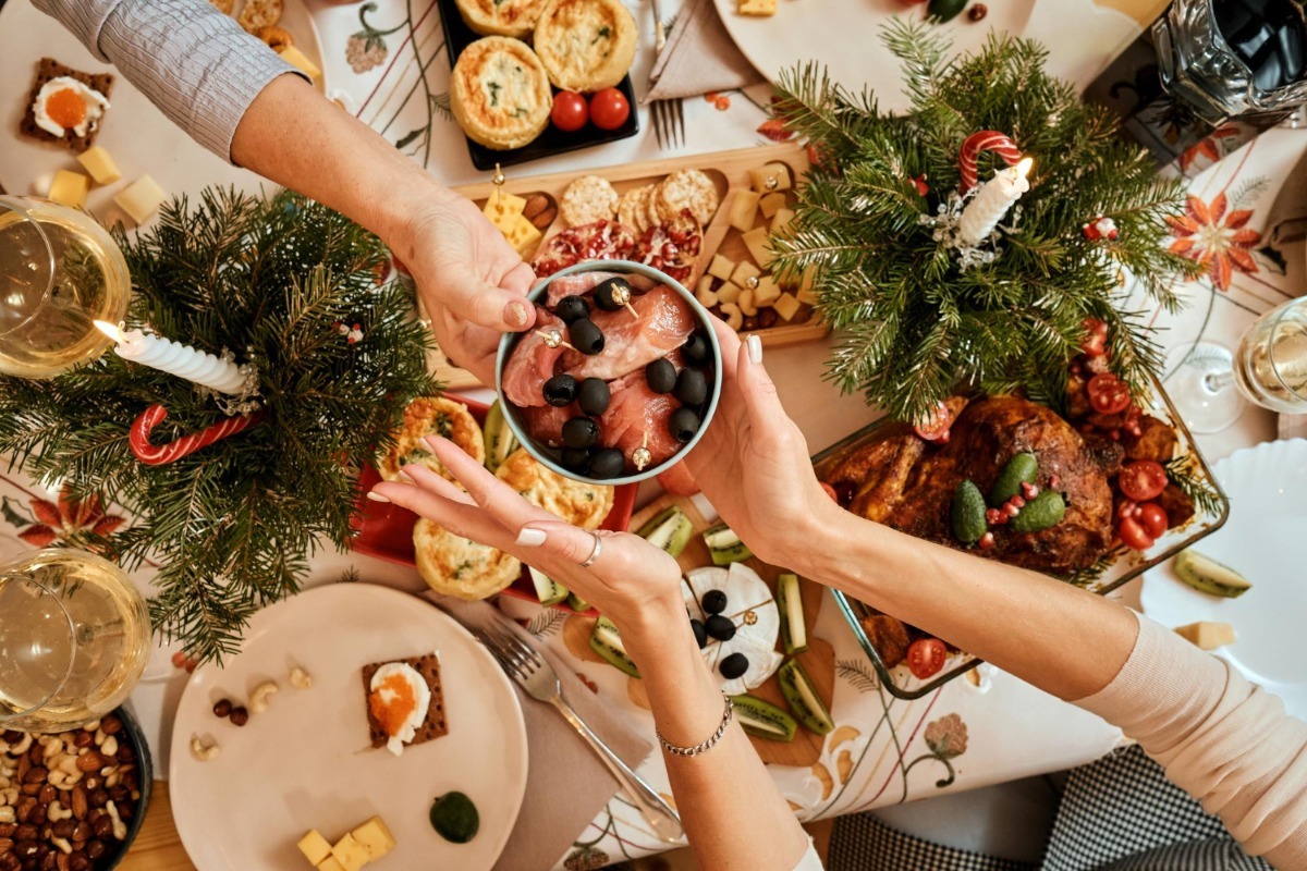Πώς να χαρείτε το γιορτινό τραπέζι χωρίς να «εκτοξεύσετε» τη χοληστερίνη