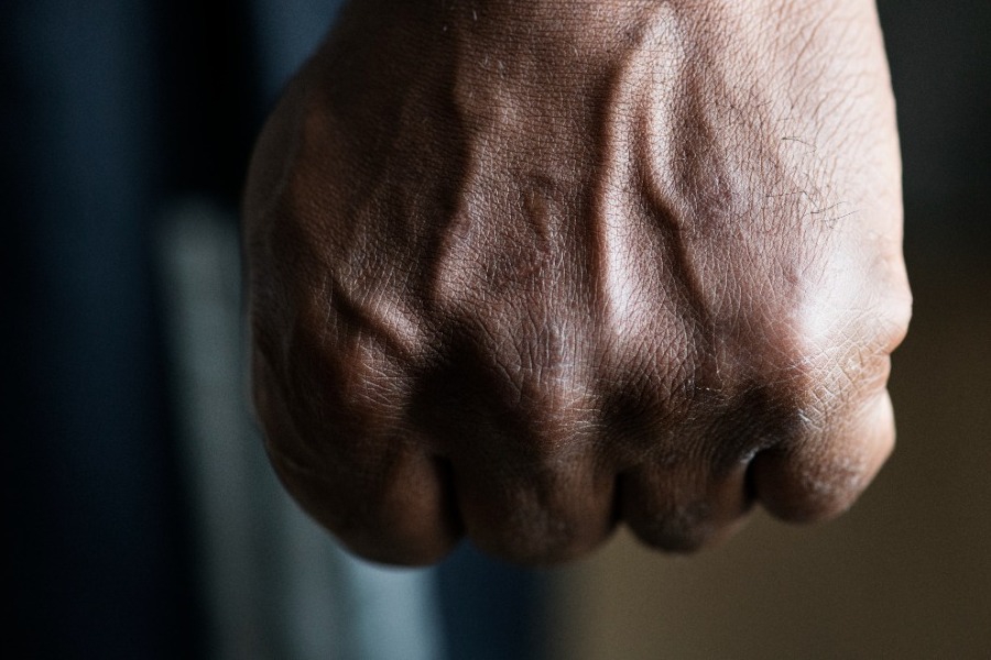 Θεσσαλονίκη: 56χρονος και 52χρονος επιτέθηκαν με γροθιές σε 13χρονο σε αγώνα βόλεϊ γιατί τους... ενοχλούσε το τύμπανο