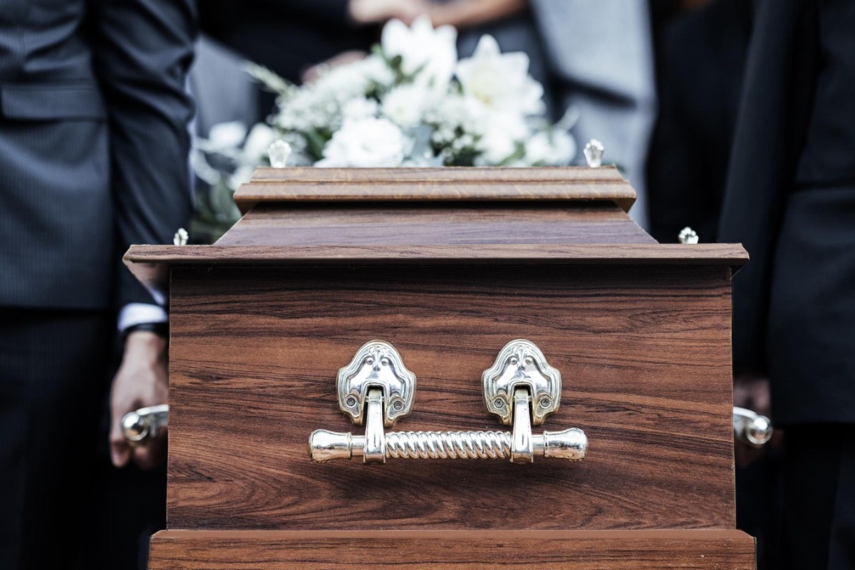 Ο πραγματικός λόγος που ένα φέρετρο μπορεί να εκραγεί