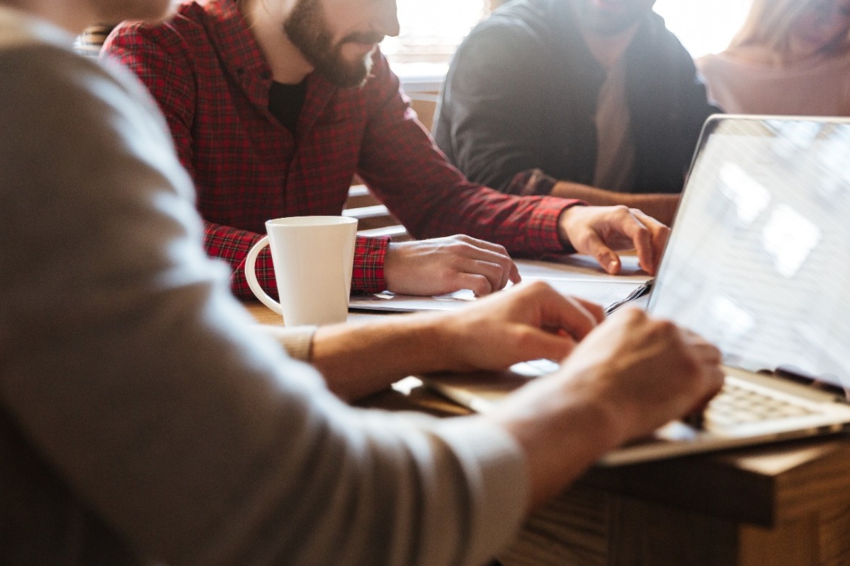 Η νέα τάση στη δουλειά που... εξαφανίζει τα αφεντικά και τα ωράρια