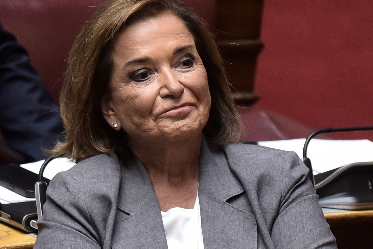 Μπακογιάννη για Μνημείο Αγνώστου Στρατιώτη: «Δεν είναι για καντηλάκια του ΙΚΕΑ» - Η Ντόρα Μπακογιάννη ανέφερε πως «ο Χάρης Δούκας έκανε μνημείο για τα Τέμπη»