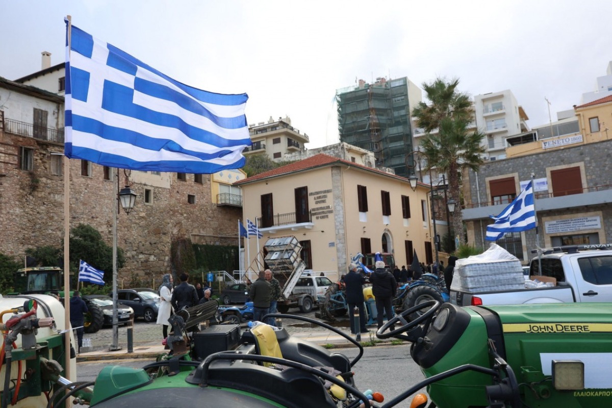 Κλιμακώνουν τις κινητοποιήσεις οι αγρότες στην Κρήτη: Κατάληψη και στο κτίριο της ΑΑΔΕ - Ζητούν συνάντηση με τον πρωθυπουργό