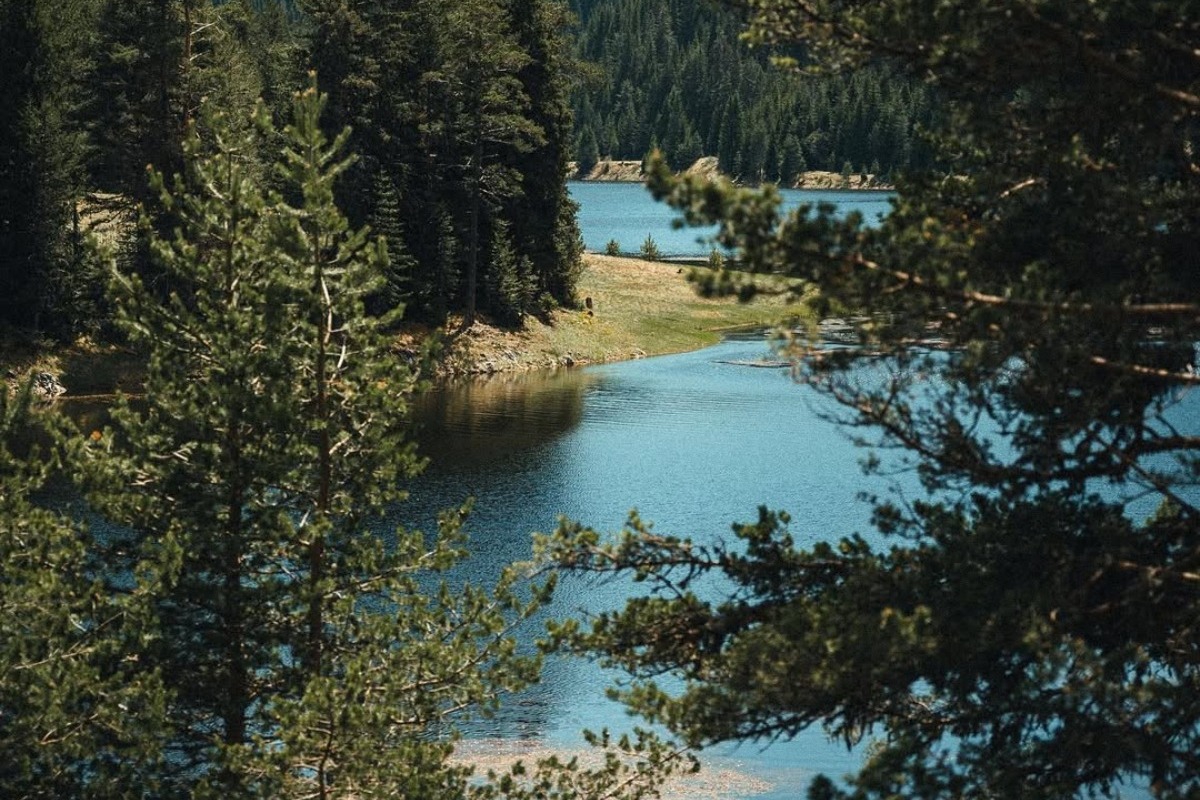 Η μεγαλύτερη θερμική λίμνη του κόσμου βρίσκεται 30’ από την Ελλάδα με το αυτοκίνητο!