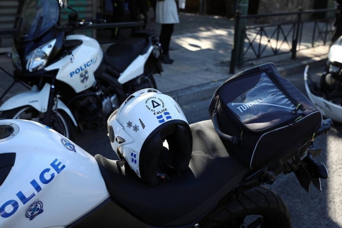 Ηράκλειο: Ανδρας σε αμόκ έτρεχε γυμνός στον δρόμο κρατώντας μαχαίρι - Κινητοποιήθηκε ΕΚΑΒ και ΕΛ.ΑΣ για την περίπτωση άνδρα που βρισκόταν σε αλλόφρονα κατάσταση