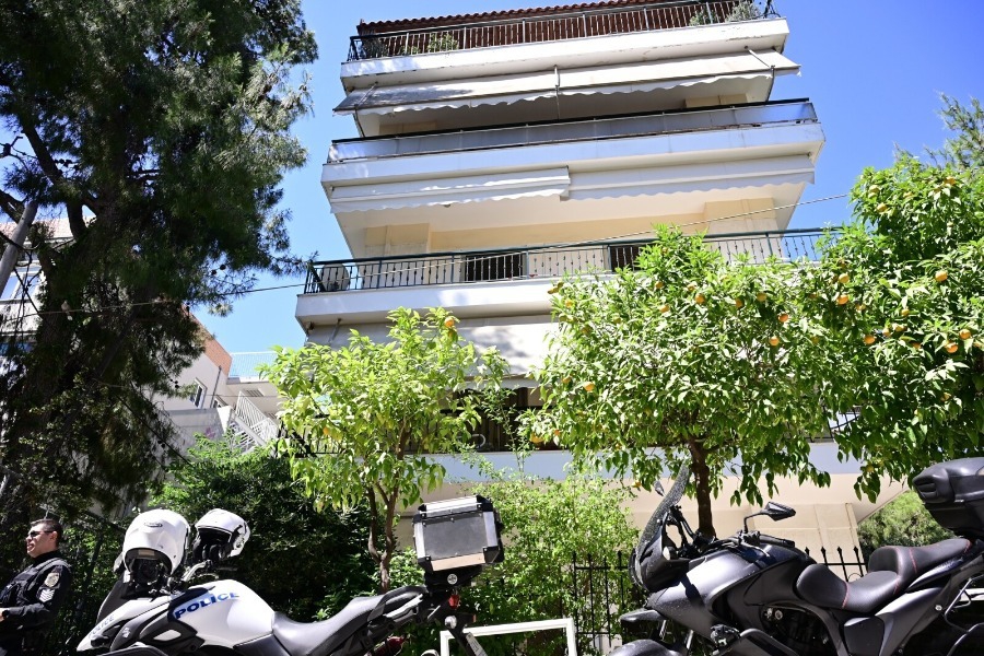 «Ήθελα να τη λυτρώσω»: Τα πρώτα λόγια του 50χρονου που σκότωσε τη μητέρα του στο Χαϊδάρι - Ο 50χρονος φέρεται να σκότωσε με μαχαίρι τη μητέρα του και στη συνέχεια o ίδιος κάλεσε την Αστυνομία