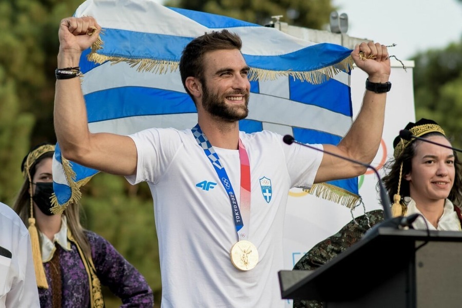 Στέφανος Ντούσκος: «Έτρωγα παγάκια επειδή πεινούσα, ζω εσώκλειστος 300 ημέρες τον χρόνο στο κωπηλατοδρόμιο» - Ο Ολυμπιονίκης της κωπηλασίας, περιγράφει την απαιτητική καθημερινότητά του στο κωπηλατοδρόμιο του Σχινιά και θυμάται τη στιγμή που «είπα `τέλος, δεν 