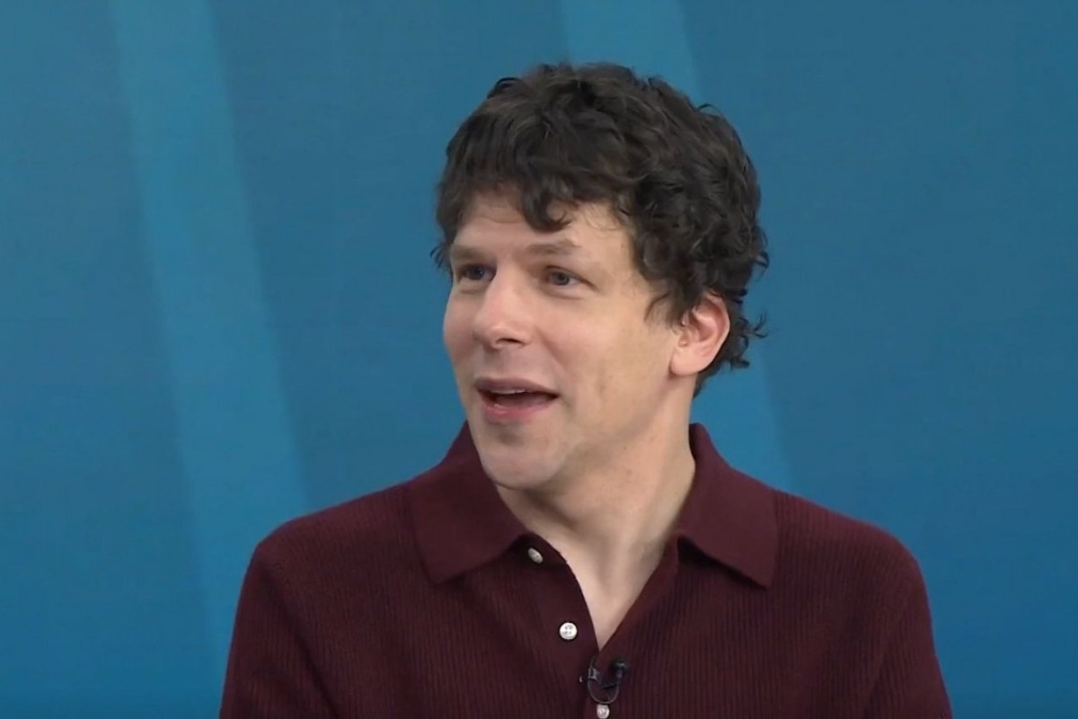 Τζέσι Αιζενμπεργκ: Ο ηθοποιός δωρίζει το νεφρό του σε άγνωστο - «Είναι ακίνδυνο και τόσο απαραίτητο» - Ο ηθοποιός ανακοίνωσε ότι θα προχωρήσει σε αλτρουιστική δωρεά νεφρού σε άγνωστο, θέλοντας να ευαισθητοποιήσει το κοινό για τη σημασία της δωρεάς οργάν