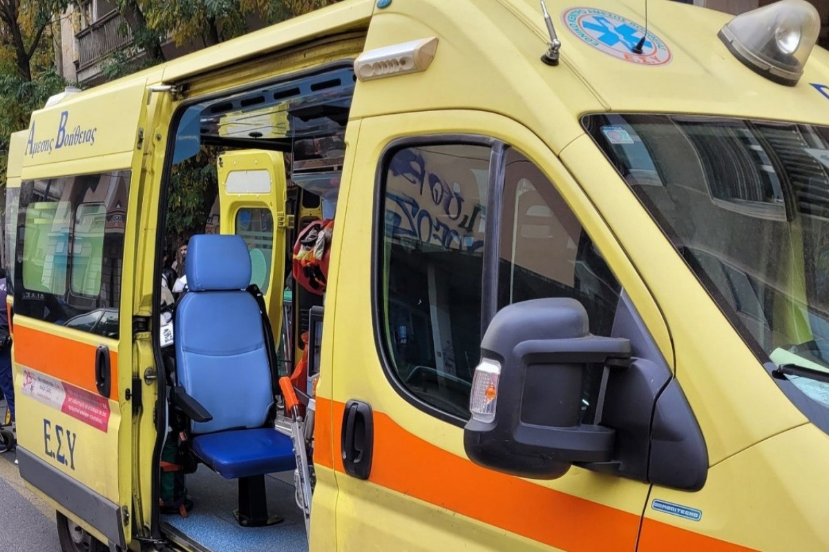 Νίκαια: Αυτοκίνητο έπεσε σε σούπερ μάρκετ ‑ Τρεις τραυματίες, ανάμεσά τους δύο παιδιά