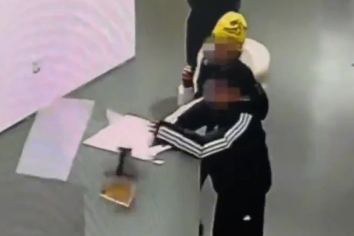 Παιδί κατέστρεψε κατά λάθος έκθεμα υψηλής αξίας, ενώ προσπαθούσε να το δει από πιο κοντά