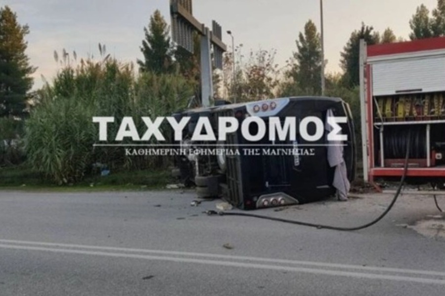 Ανατροπή λεωφορείου στο Βελεστίνο: «Χάθηκε το φως από τα μάτια μας»