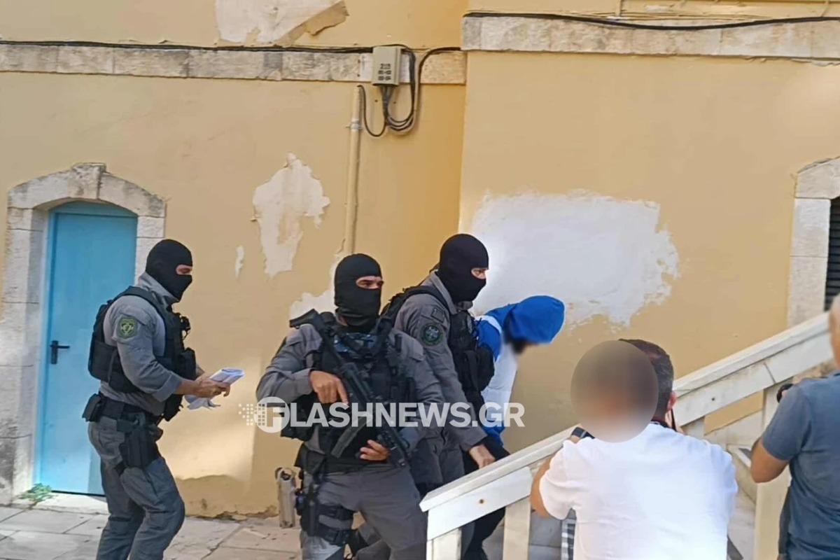 Κατηγορίες για ανθρωποκτονία από πρόθεση στη δολοφονία της Κισάμου – Με αλεξίσφαιρο γιλέκο στην εισαγγελία ο δράστης