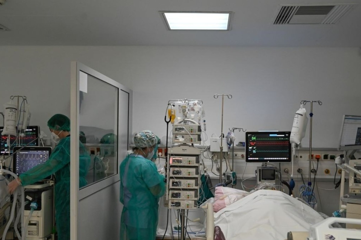 Ο 15χρονος Δημήτρης που έπαθε θερμοπληξία και υπεβλήθη σε μεταμόσχευση, πλέον μιλά και τρώει