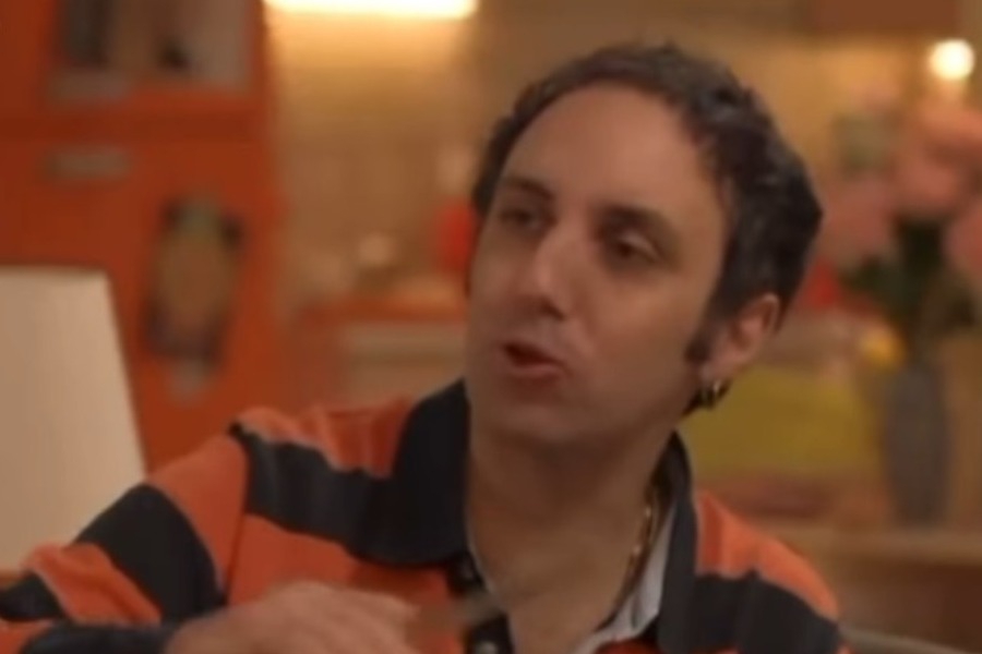 Αρχελάου 5: Εξαφάνισαν σκηνή από το ERTFLIX με αναφορά στο «τρένο για Θεσσαλονίκη»