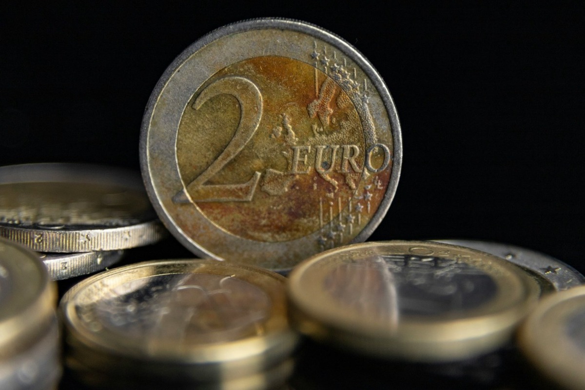 ΦΠΑ: Μονιμοποιούνται οι μειωμένοι συντελεστές 13% σε ταξί και καφέ