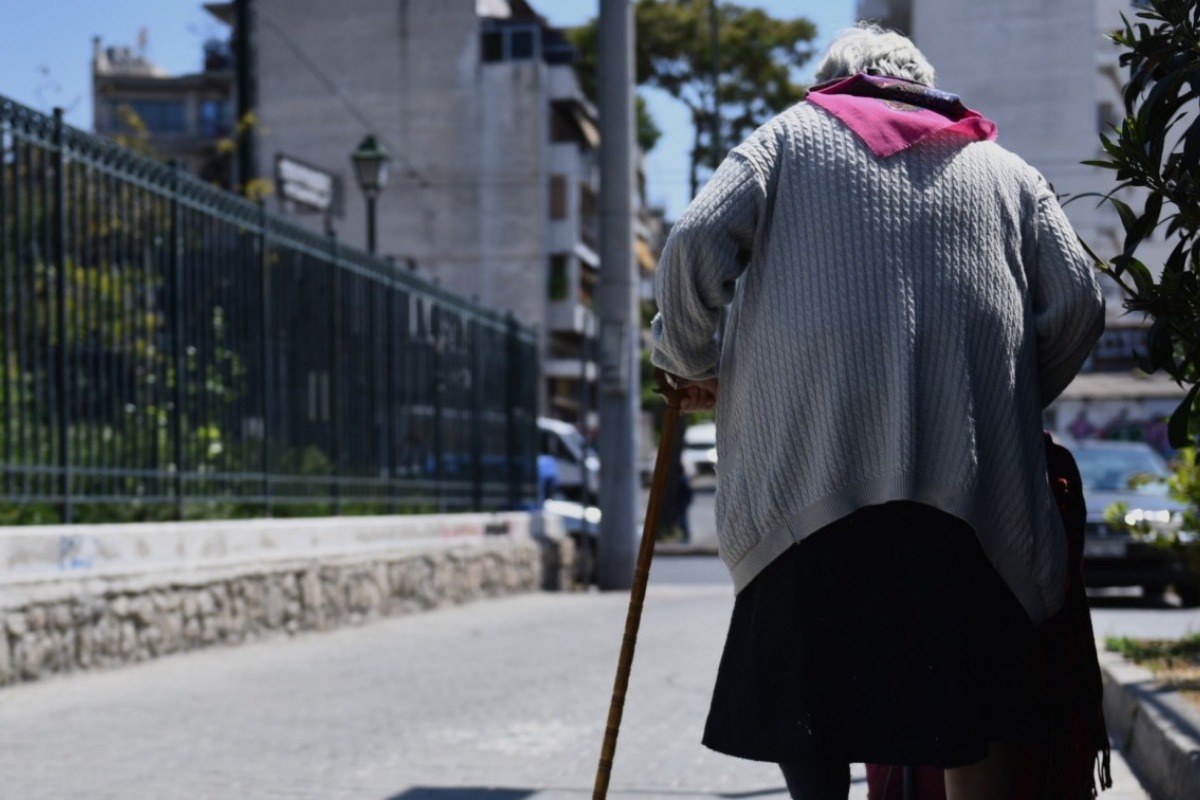 Τρόμος για ηλικιωμένη στην Κόρινθο: Την ξυλοκόπησαν άγρια για λίγα κοσμήματα