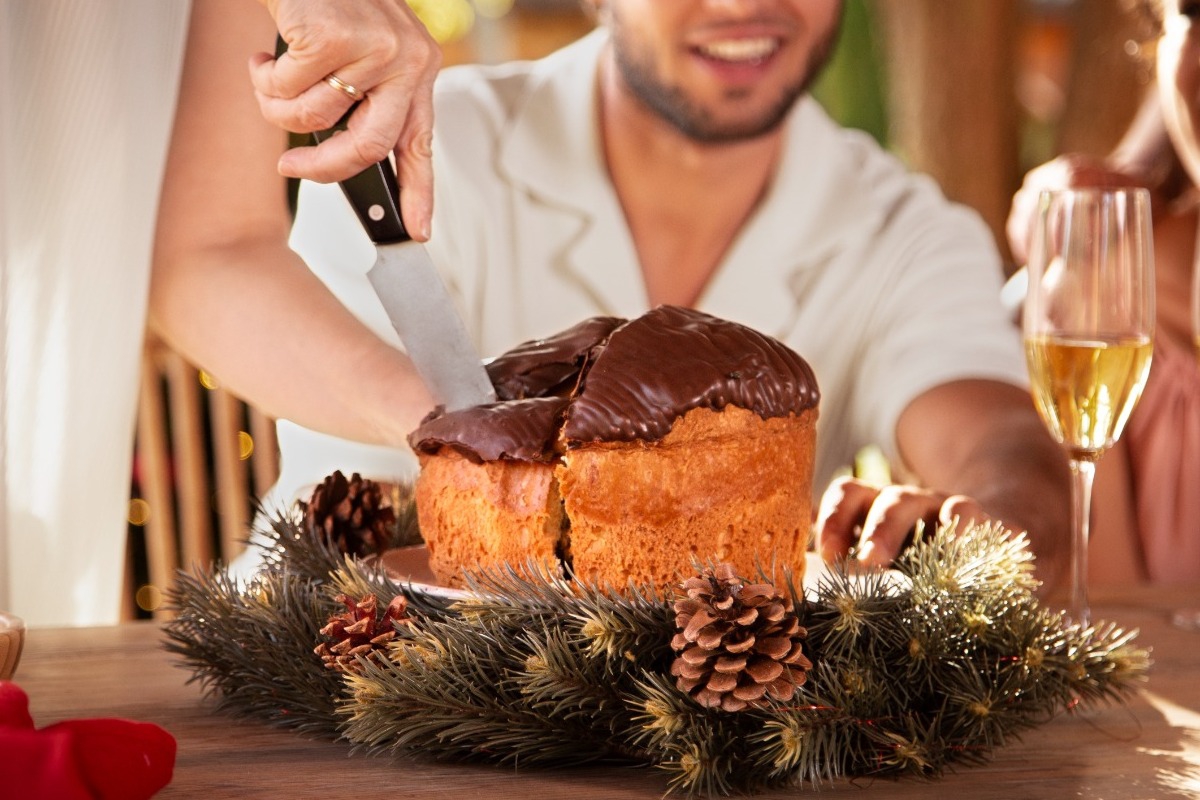 Πώς γίνεται, ενώ έχουμε σκάσει από το φαί να έχουμε... χώρο για γλυκό;