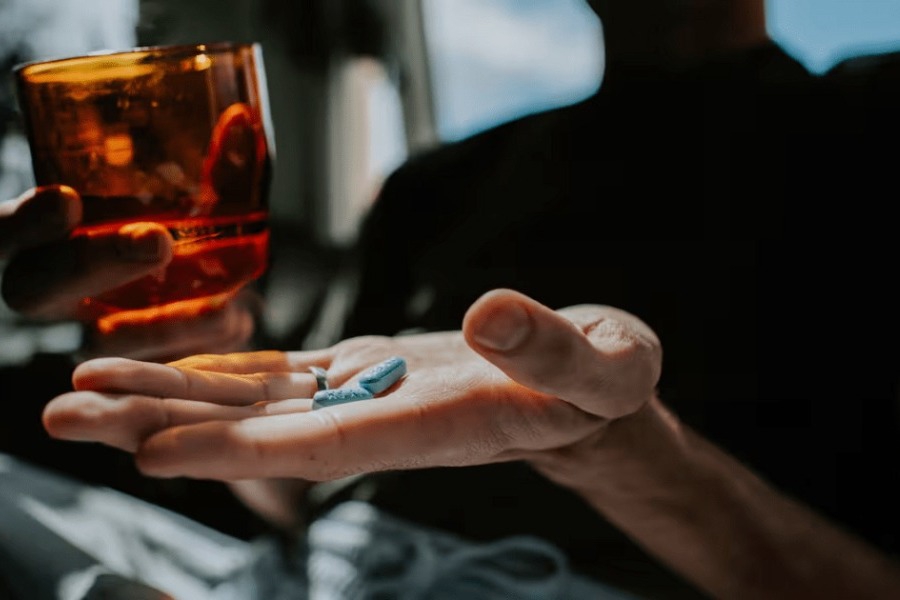 Ολλανδία: Μυστήριο με 49 θανάτους από παράνομη online «φαρμακαποθήκη» - Νομικό «παραθυράκι» και δεκάδες θύματα