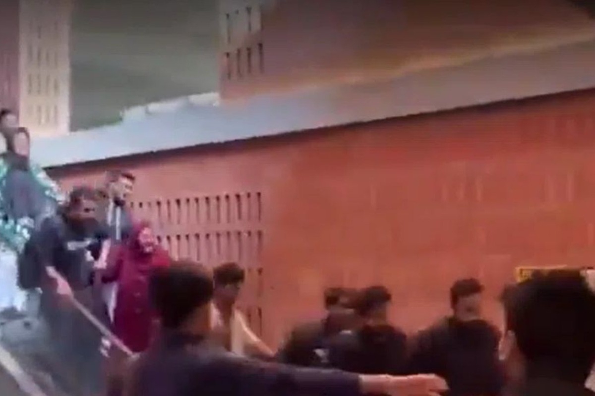 Μπανγκλαντές: Κυλιόμενη σκάλα… τρελάθηκε και επιτάχυνε απότομα – Δείτε το viral βίντεο - Σκηνές πανικού σε πανεπιστήμιο του Μπανγκλαντές, με την κυλιόμενη σκάλα να επιταχύνει απότομα και να… πετά φοιτητές στον αέρα