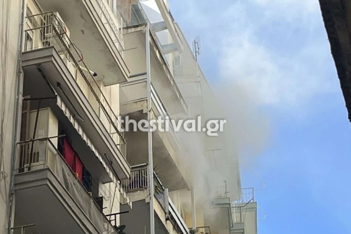 Φωτιά σε διαμέρισμα στο κέντρο της Θεσσαλονίκης - Η φωτιά ξέσπασε σε διαμέρισμα τρίτου ορόφου πολυκατοικίας στο κέντρο της πόλης