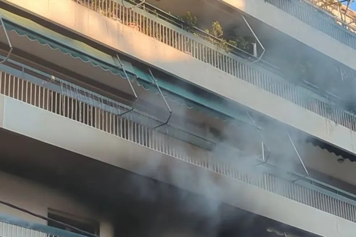 Φωτιά σε διαμέρισμα στη Νέα Σμύρνη – Βρέθηκε απανθρακωμένη σορός