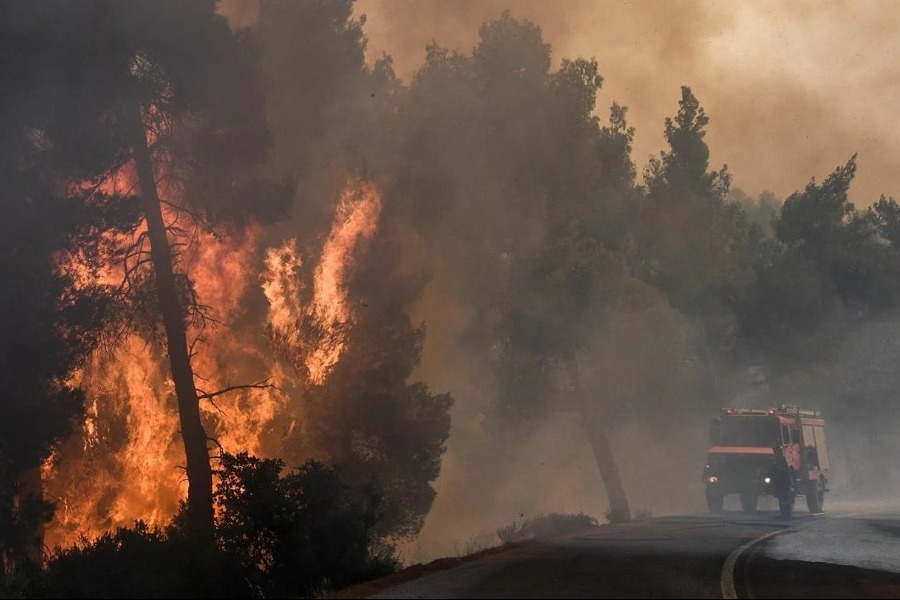 Πύρινα μέτωπα σε όλη τη χώρα και διαδοχικά μηνύματα από το 112 – Μεγάλες καταστροφές στο Κιλκίς