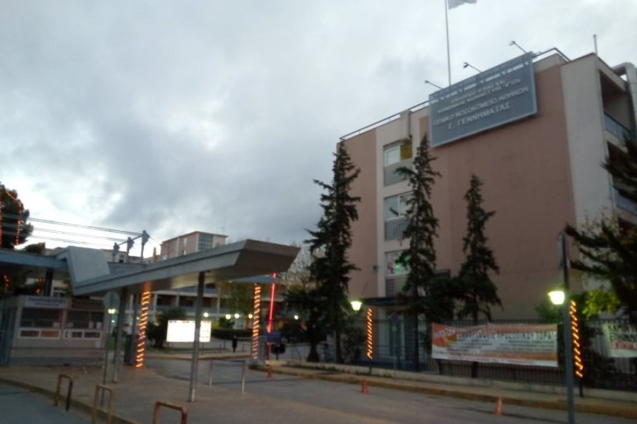 Κρίσιμη η κατάστασή του 22χρονου που προσπάθησε να καταπιεί αμάσητο μπέργκερ