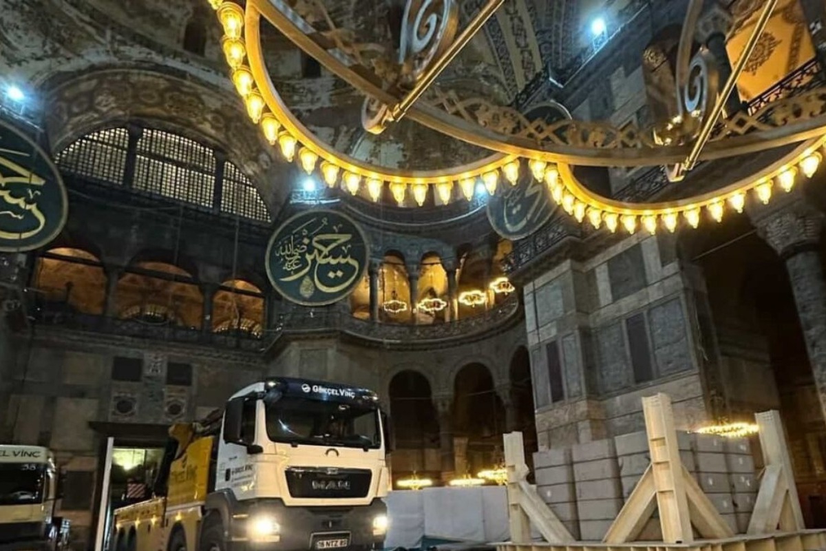 Αγία Σοφία: «Δεν κινδυνεύει το μνημείο από τους γερανούς», λέει το τουρκικό επιστημονικό συμβούλιο