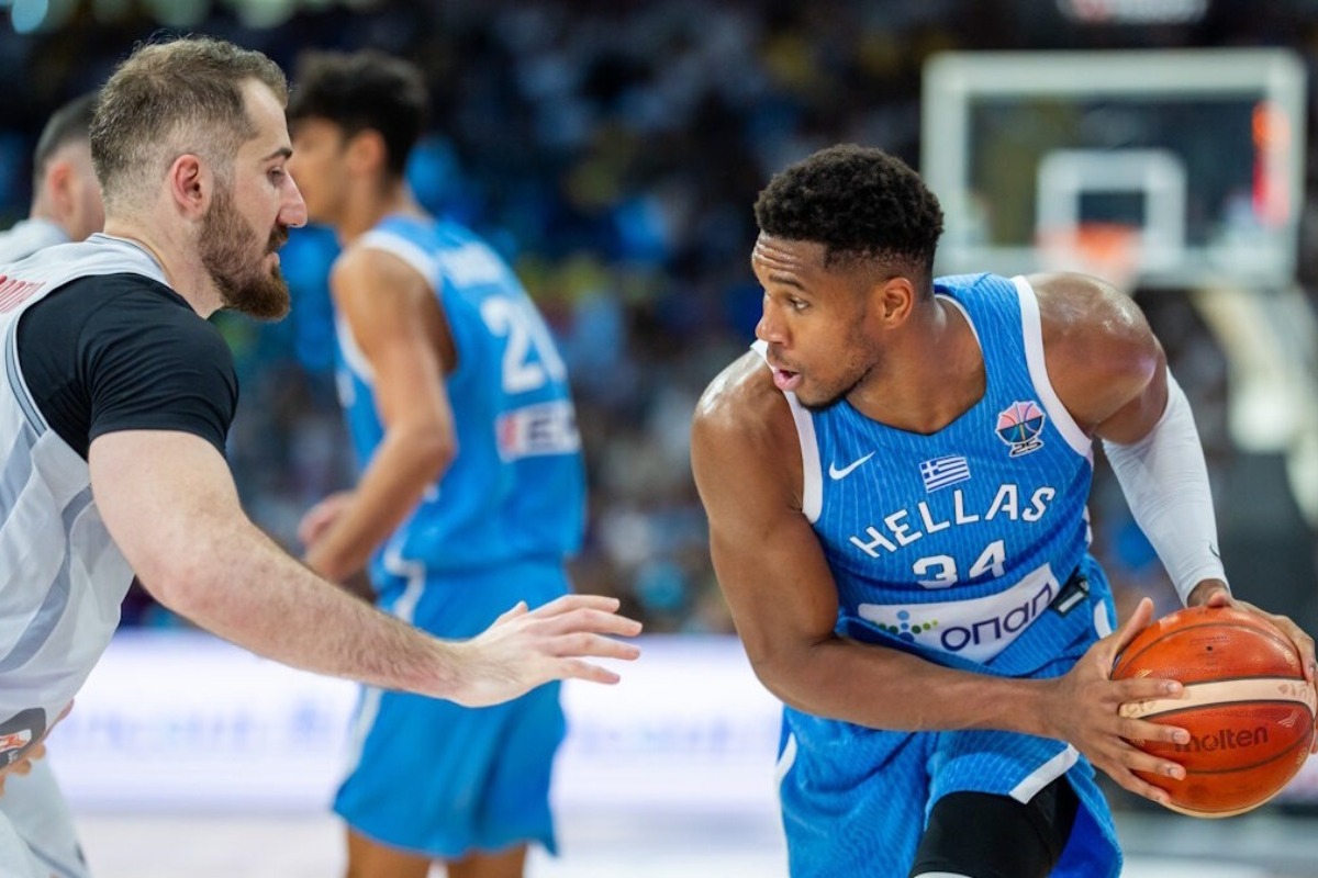 Η FIBA είδε το τρίποντο του Αντετοκούνμπο στο Γεωργία – Ελλάδα και «φώναξε» να δώσουν στην εθνική τον τίτλο του Eurobasket
