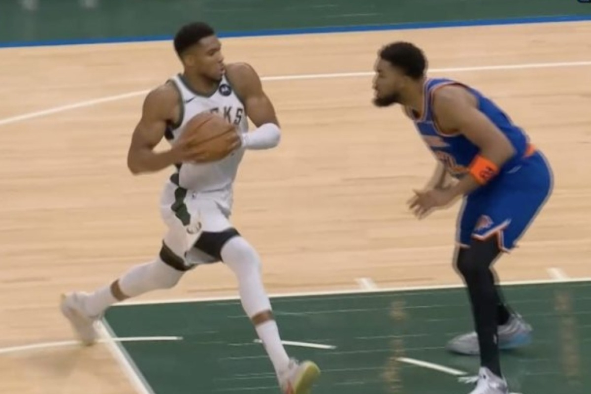 Γιάννης: Αντετοκούνμπο: Έκανε έξι βήματα πηγαίνοντας για καλάθι, αλλά οι διαιτητές δεν σφύριξαν ‑ Δείτε βίντεο