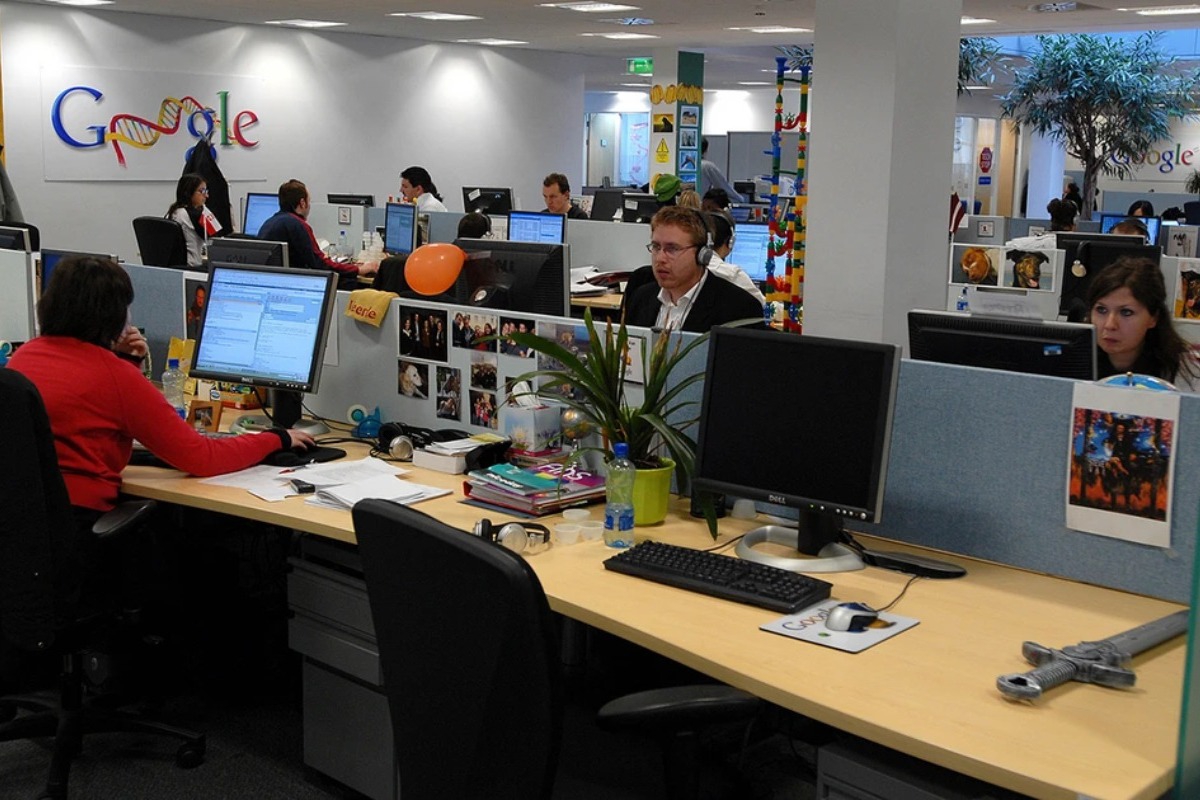 Αυτό είναι το μυστικό όπλο της Ευρώπης κατά του Τραμπ και θα μπορούσε να σκάσει τη φούσκα της τεχνητής νοημοσύνης του - Η Ούρσουλα φον ντερ Λάιεν κρατά στα χέρια της την αμερικανική οικονομία και την ίδια την προεδρία του Τραμπ, γράφει ο Guardian