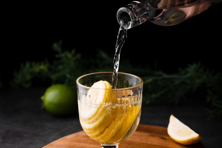 Αυτό το ποτό συνδέεται με την κατάθλιψη – ειδικά στις γυναίκες