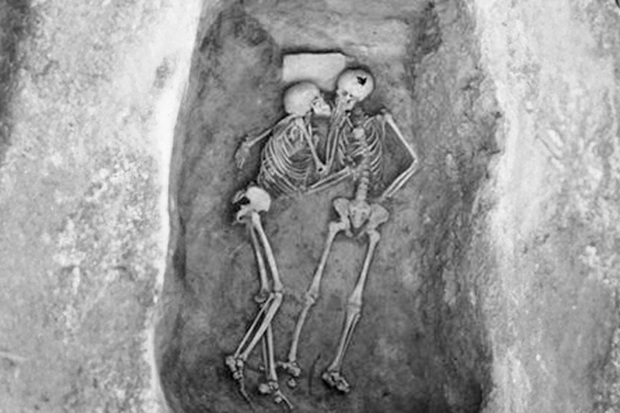 Το φιλί που κρατάει 2.800 χρόνια