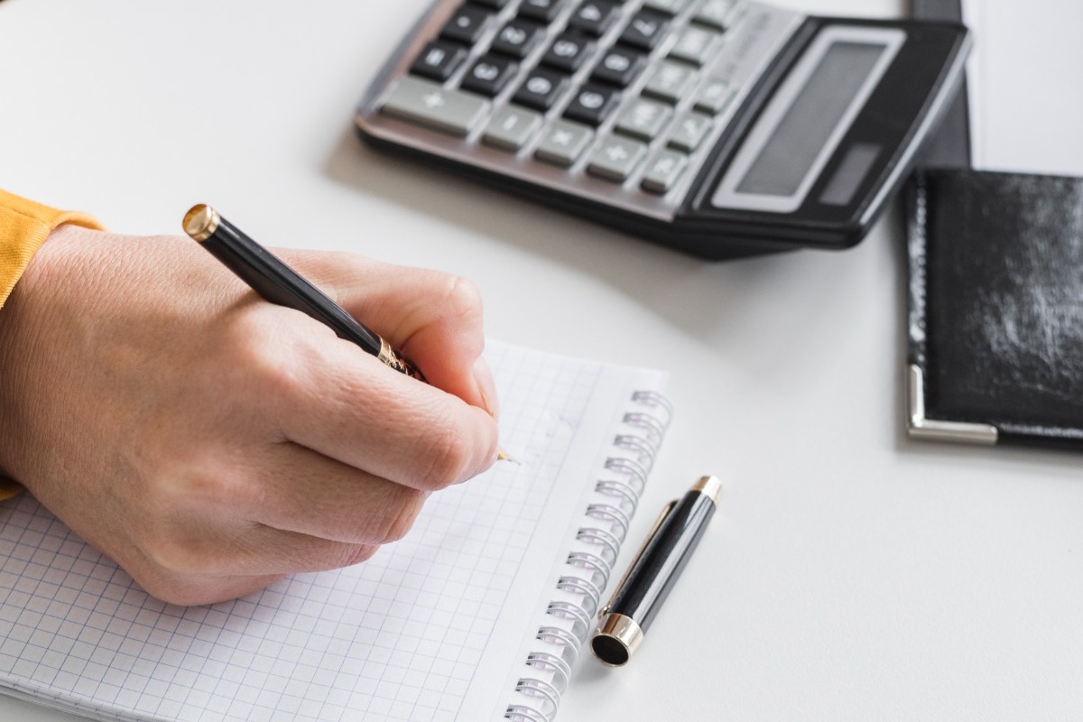 Ελεύθεροι επαγγελματίες: Αύξηση ασφαλιστικών εισφορών φέρνει το 2026