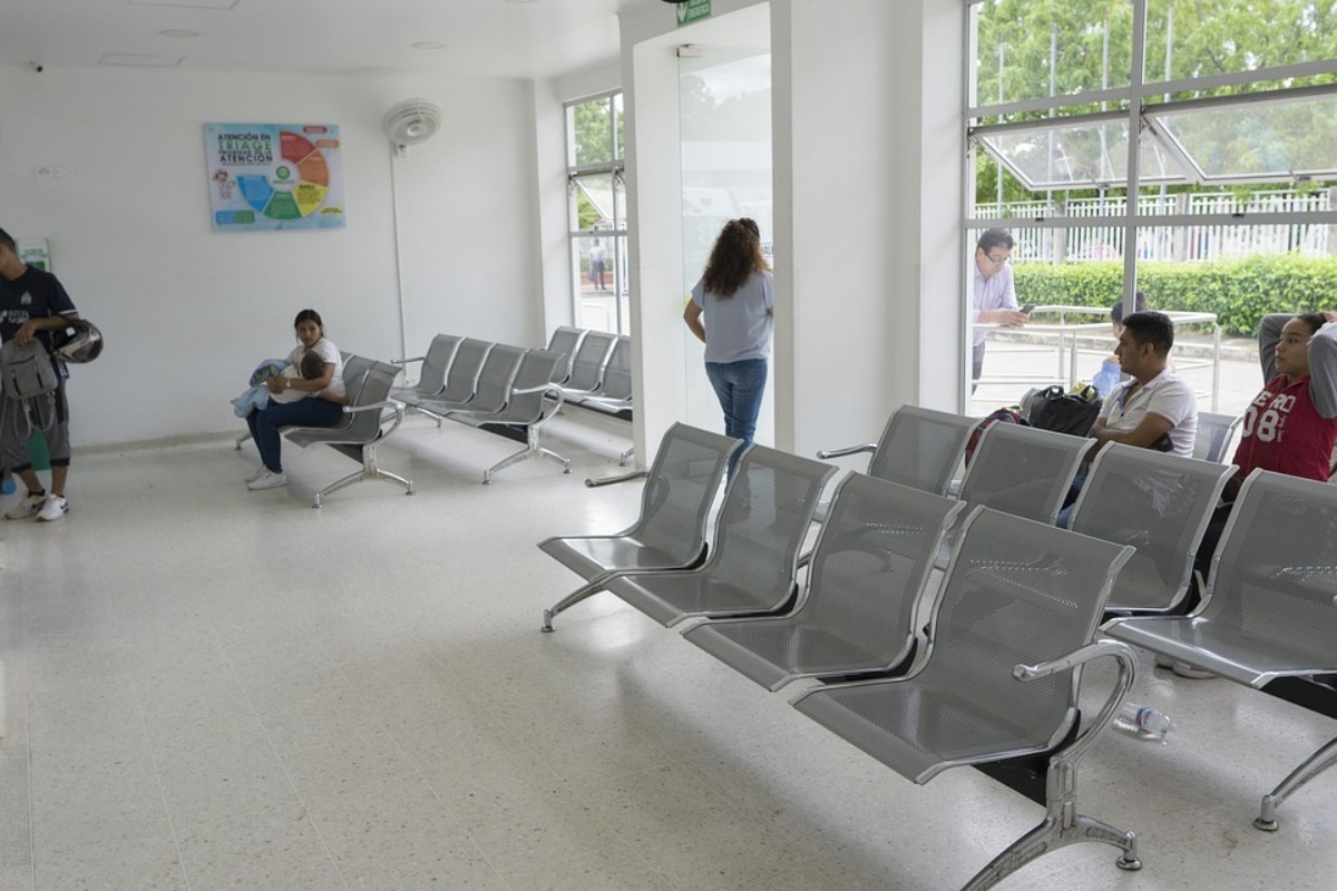 Παντρεμένος γιατρός είχε σeξουαλική επαφή με νοσηλεύτρια, ενώ ο ασθενής βρισκόταν σε αναισθησία