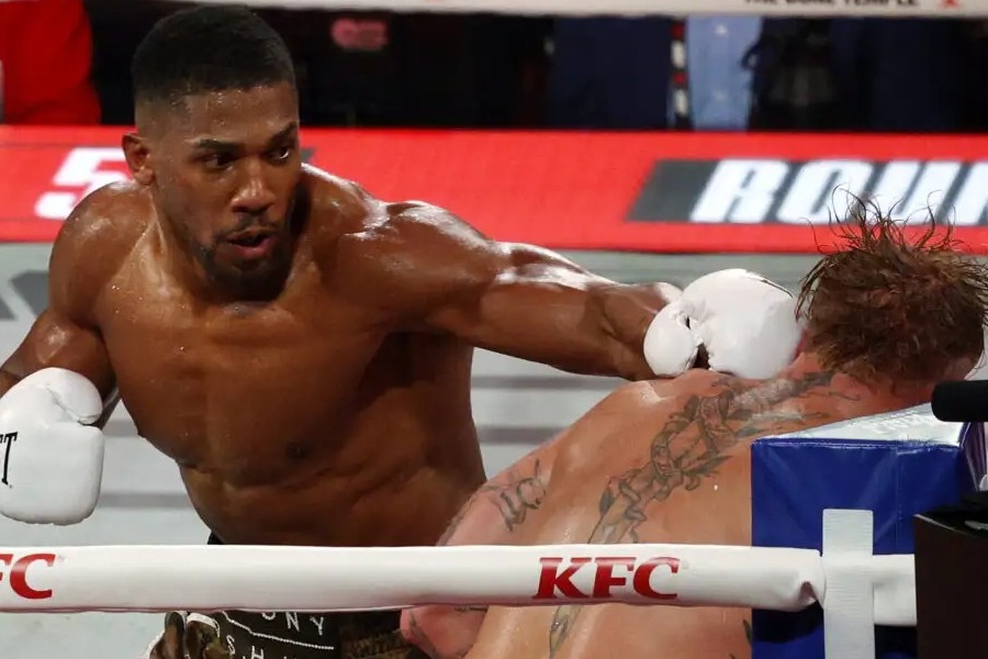 Ο γνωστός πυγμάχος Αντονι Τζόσουα ενεπλάκη σε τροχαίο με δυο νεκρούς - Το αυτοκίνητό του έπεσε πάνω σ` ένα ακινητοποιημένο φορτηγό