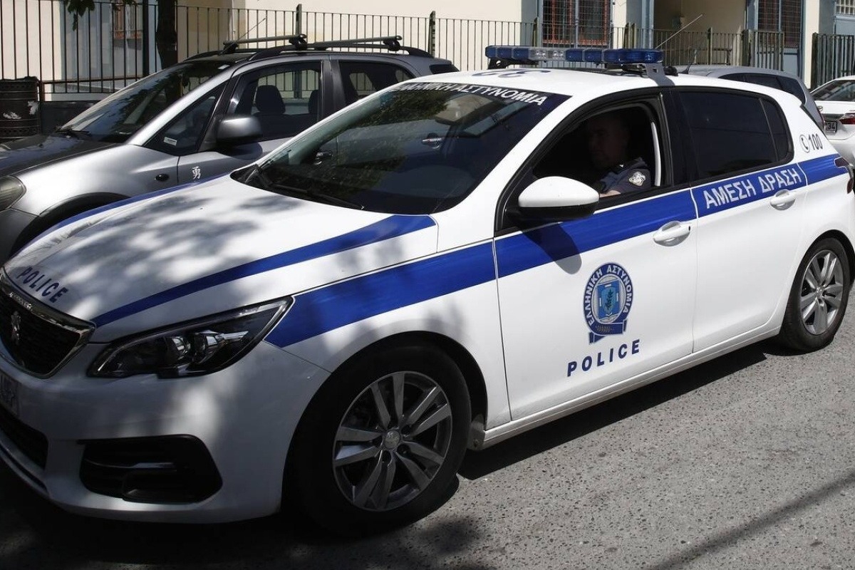 Τα γυρνάει τώρα η σύντροφος του γνωστού τράπερ - «Κανείς δε με χτύπησε, θα κάνω τα πάντα για εκείνον» - Η 30χρονη σύμφωνα με τη δικογραφία, πήρε το 100 για να καταγγείλει τον ξυλοδαρμό της από τον τράπερ και μετά είπε ότι έπαθε κρίση πανικού και χτύπησε 