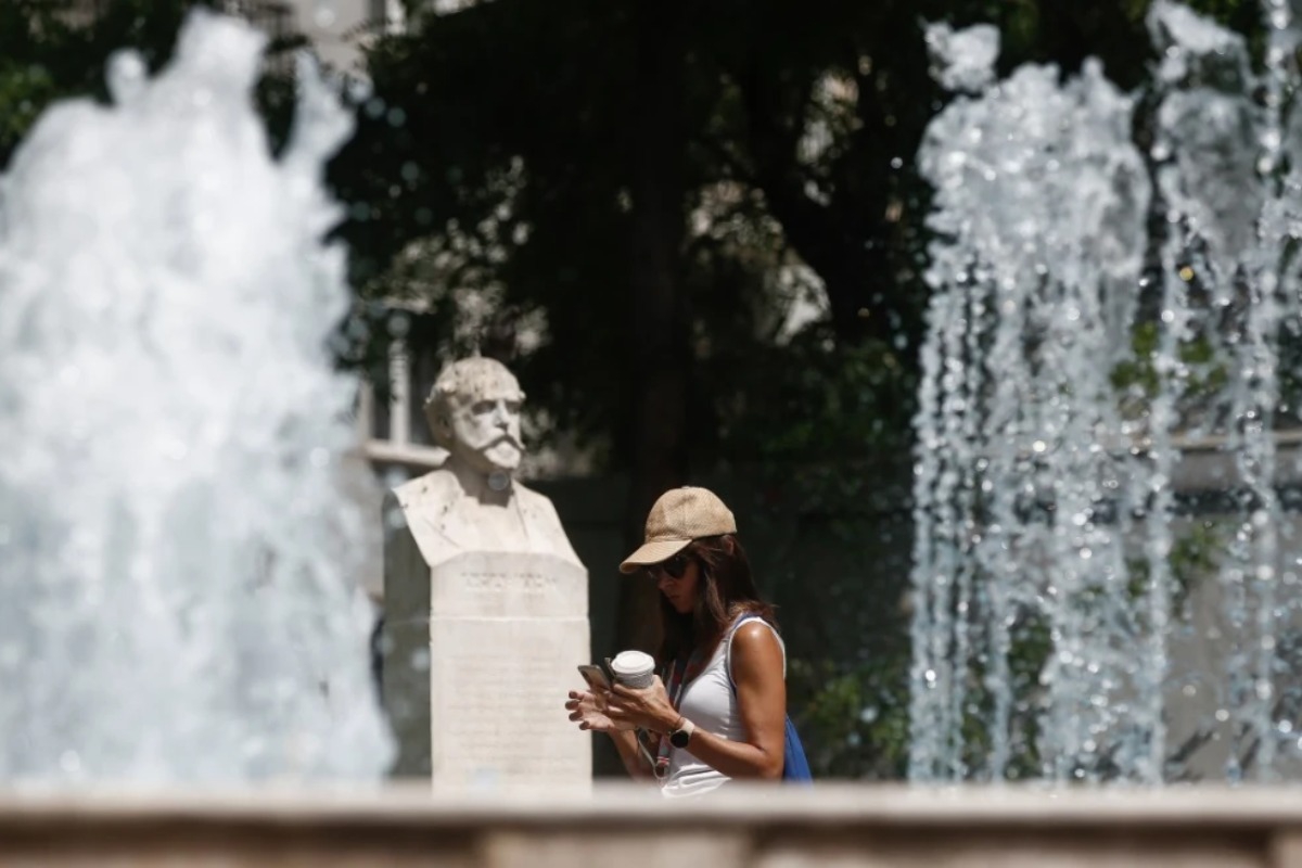 Με 40άρια ξεκινά σήμερα ο εξαήμερος καύσωνας - Πότε κορυφώνεται το φαινόμενο - Όλη την εβδομάδα θα μας ταλαιπωρήσει η «εισβολή» των θερμών μαζών από την Αφρική στην Ελλάδα