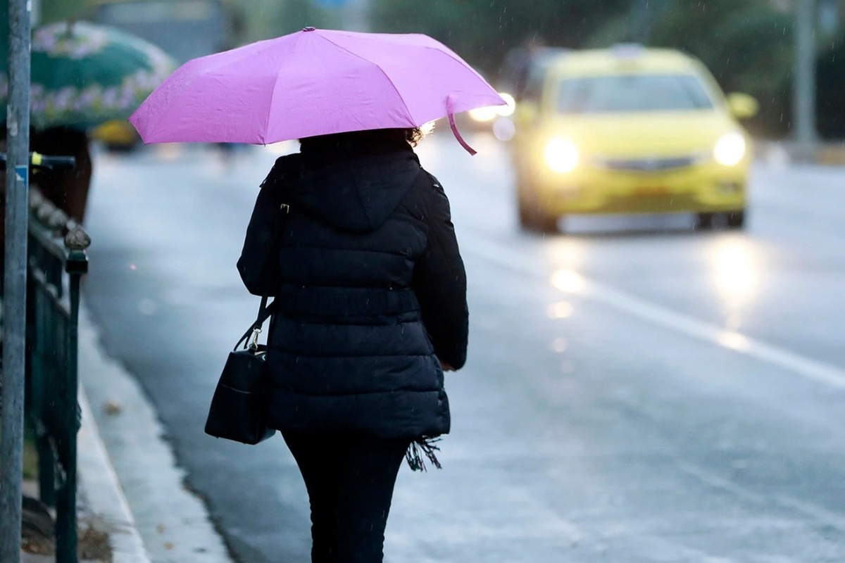 Καιρός: Χριστούγεννα με βροχές, καταιγίδες και χιόνια στα ορεινά – Νέα πτώση της θερμοκρασίας από τη Δευτέρα