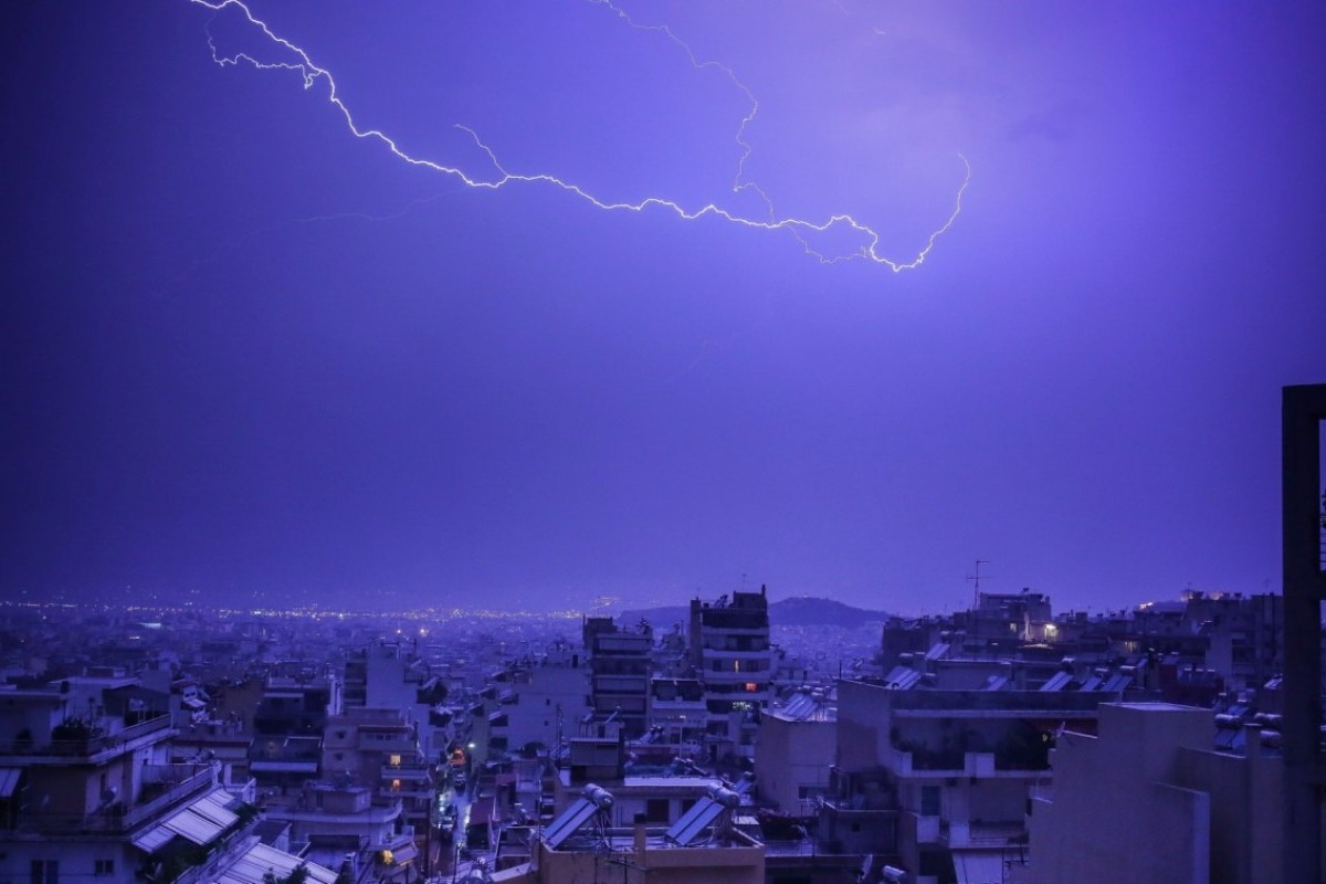 Καιρός: Δύσκολο το επόμενο 24ωρο με βροχές, καταιγίδες και χαλαζοπτώσεις