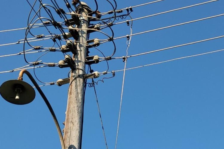 Βούλα: Εργάτες ακούμπησαν ηλεκτροφόρα καλώδια - Ένας νεκρός