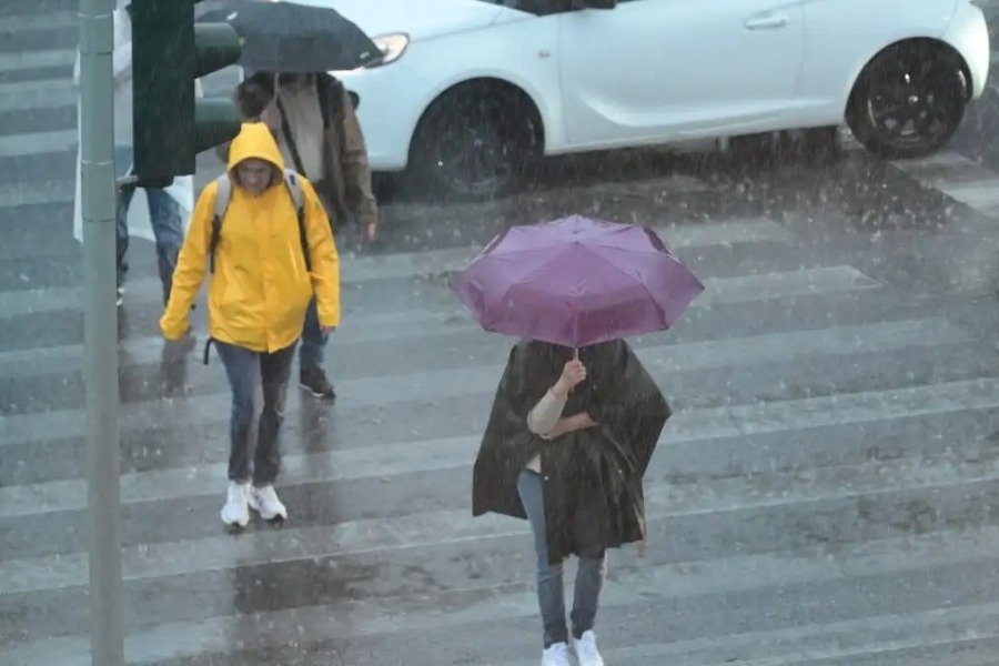 Έκτακτο δελτίο και προειδοποιήσεις μετεωρολόγων για ισχυρή κακοκαιρία αυτή τη βδομάδα: Πότε έρχονται έντονες βροχές στην Αττική