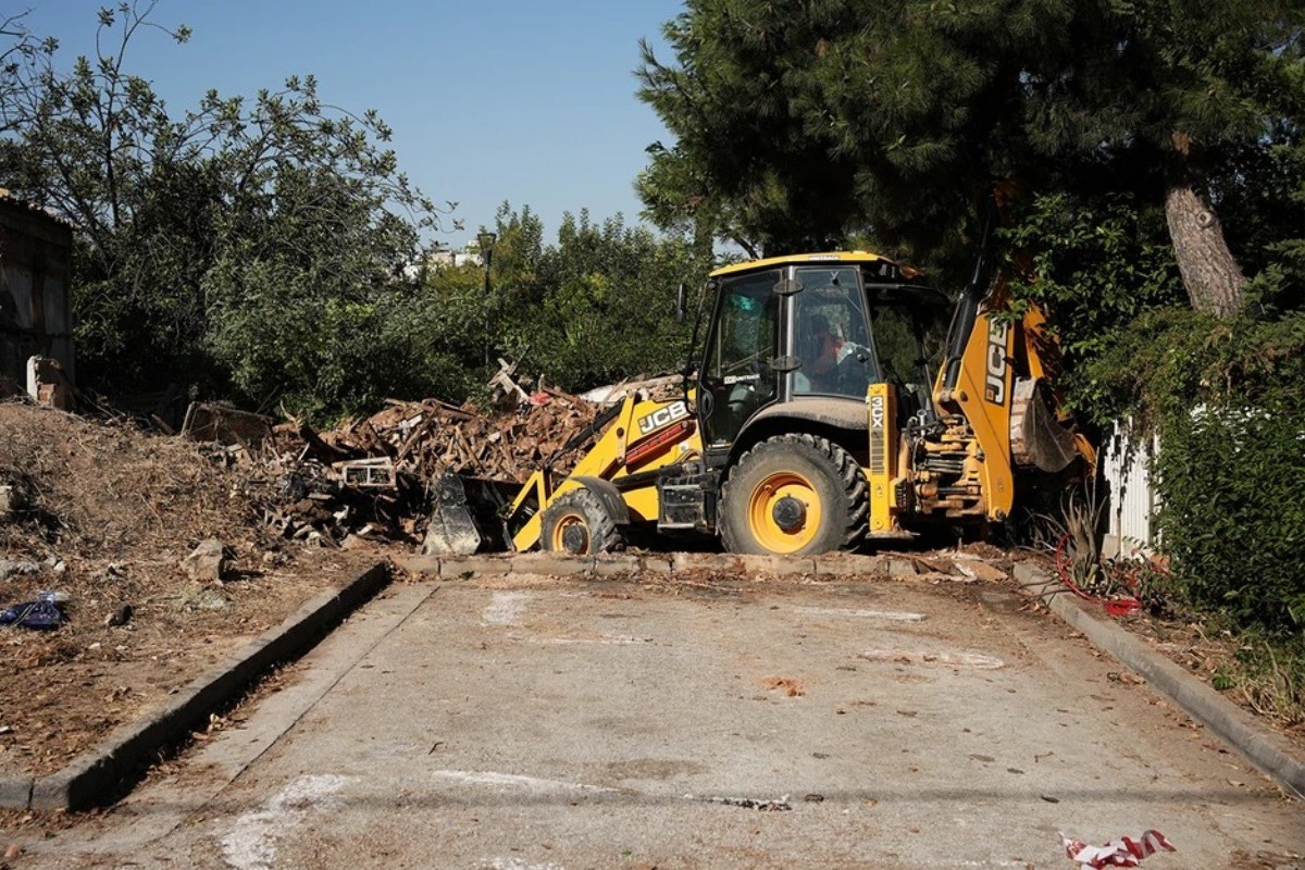Ξεκίνησαν οι κατεδαφίσεις 70 επικίνδυνων κτισμάτων στην Αθήνα – Οι 21 περιοχές όπου βρίσκονται