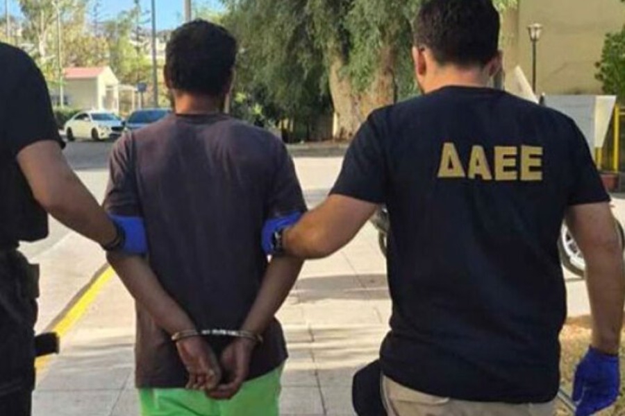 Αιγάλεω: Μέλος του ISIS δήλωνε ο 32χρονος που επιτέθηκε σε γυναίκες ‑ «Μου έδιναν 100 ευρώ για να βάζω τις φωτιές»