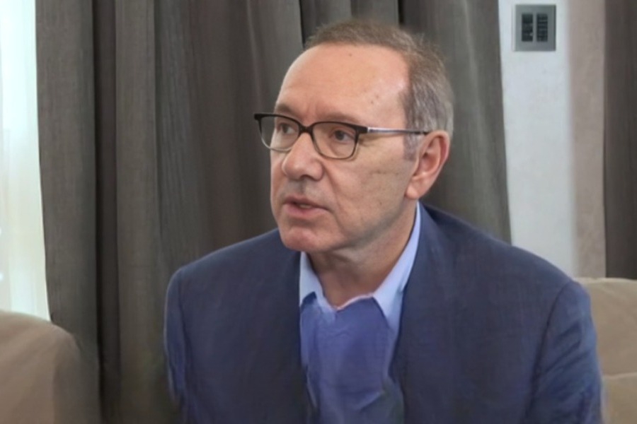 Κέβιν Σπέισι: Είμαι γκέι, απολαμβάνω την παρέα των αντρών, δήλωσε ο ηθοποιός σε συνέντευξη που έδωσε σε κυπριακή εκπομπή