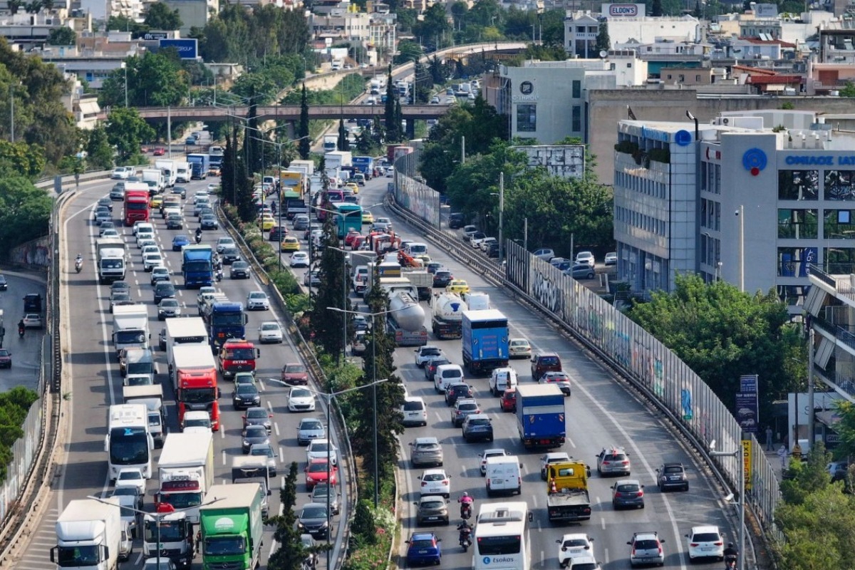 Κίνηση τώρα: «Κόλαση» σε Κηφισό και Κηφισίας, μεγάλες καθυστερήσεις σε Αττική Οδό, Μεσογείων