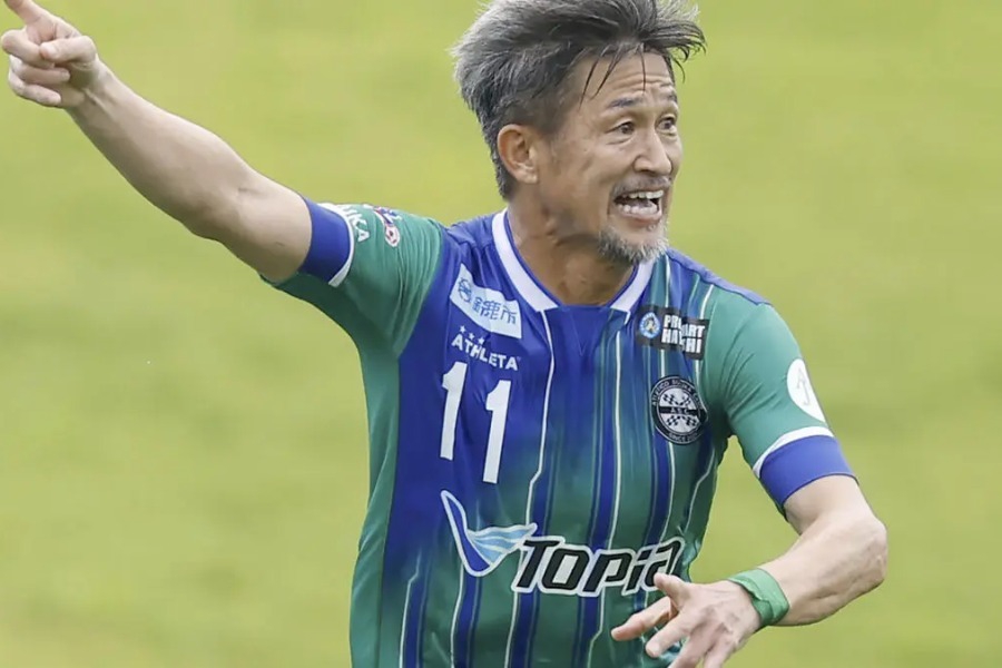 King Kazu: Ο άνθρωπος που νίκησε τον χρόνο υπογράφει το 40ό του επαγγελματικό συμβόλαιο!