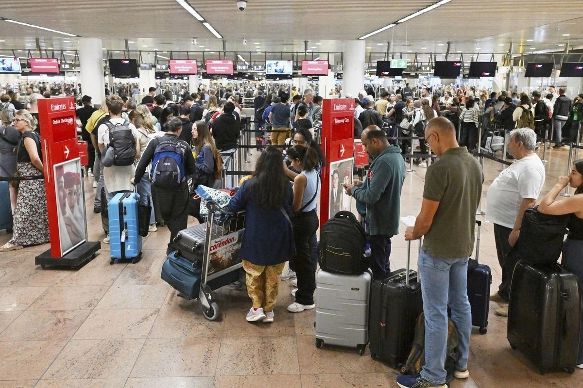 Δεύτερη ημέρα χάους σε αεροδρόμια: Τα σενάρια για κυβερνοεπίθεση - Kαθυστερήσεις και ακυρώσεις πτήσεων - Δεύτερη ημέρα ταλαιπωρίας για χιλιάδες επιβάτες σε μεγάλα αεροδρόμια της Ευρώπης μετά την κυβερνοεπίθεση